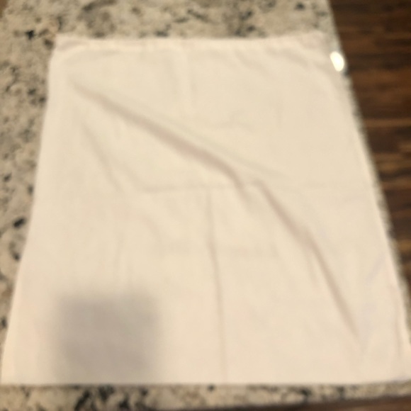 Montage Beverly Hills Resort Laundry Bag 19 x 22 - Picture 2 of 4